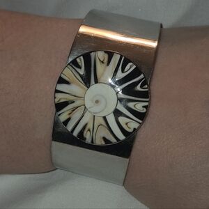 Stylish Laba Laba Shell and Stainless Steel Silver Cuff Bracelet